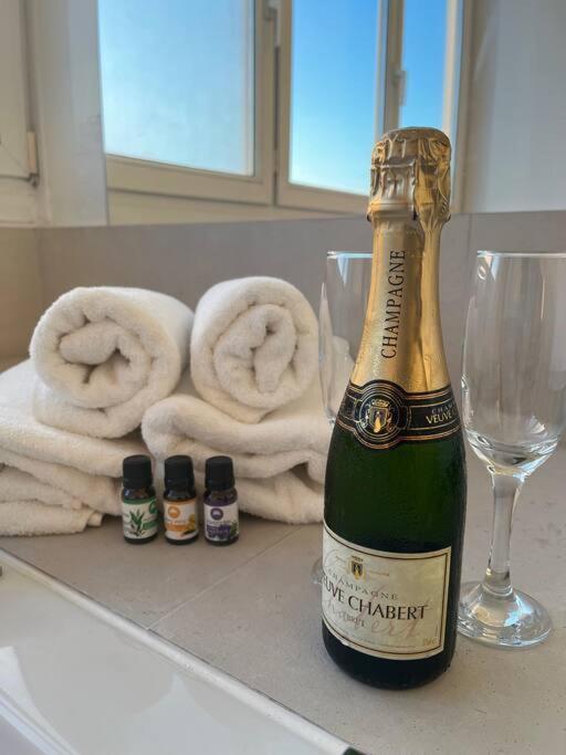 Suite « Body Love » - Jacuzzi Privatif Créteil Exterior foto
